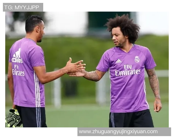 足球明星紫色头发的神秘身份揭晓他在赛场上的表现如何